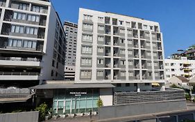 Prom Ratchada Hotel